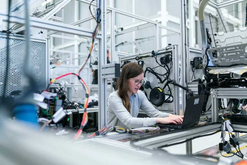 Elektrofachkraft für festgelegte Tätigkeiten im Technical Training Center